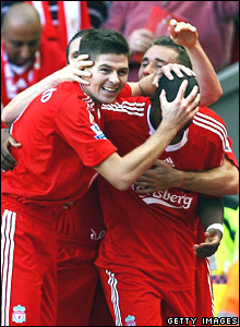 Steven Gerrard và Ryan Babel