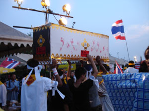 Chiếc quan tài giả