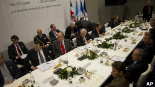 Chefes de Estado reunidos durante a cúpula em Cádiz