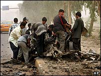 صحنه يک انفجار اتوموبيل در بغداد