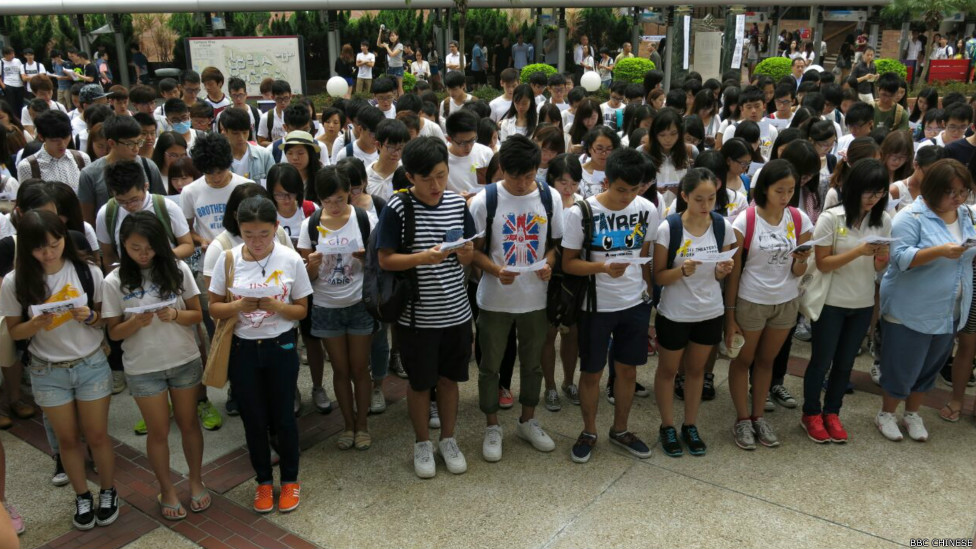 理大罷課師生宣讀罷課宣言（BBC中文網記者葉靖斯攝22/9/2014） 