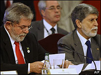 O presidente Luis Inácio Lula da Silva e o ministro do Exterior Celso Amorim na cúpula da Unasul