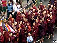 Giới cầm quyền quân sự Miến Điện sợ lâm vào cảnh yếm thế nếu các cuộc biểu tình tiếp tục kéo dài