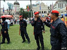 Cảnh sát tăng cường hiện diện