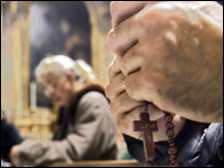 Católicos rezam em Roma