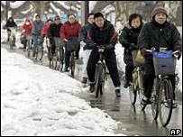 Muitos tentaram vencer a neve com bicicletas em Nanjing