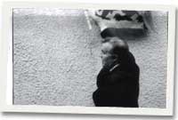 Geraint Davies yn dadorchuddio cofeb Kitch