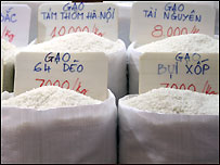 Quầy bán gạo tại Việt Nam