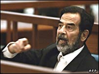 صدام حسين در دادگاه پرونده دجيل