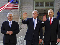 Mahmoud Abbas, George W. Bush e Ehud Olmert em Annapolis
