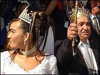 Ela chegou a fugir da cerimônia, mas foi convencida a voltar