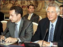 Sarkozy (solda) ve de Villepin
