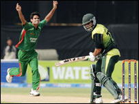 ناصر جمشید آؤٹ