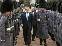 جرج بوش گفت که ملل آزاد جهان بايد به عنوان آخرين حربه آماده استفاده از زور باشند.