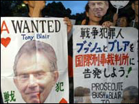 Blair foi recebido com protestos no Japão