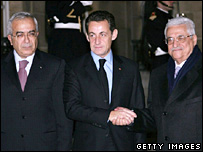 Saekozy(ortada) ve Abbas