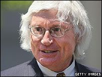 Nhóm biện hộ được dẫn đầu bởi luật sư Thomas Mesereau