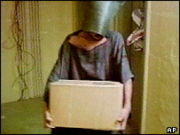 Ebu Gureyb cezaevinden işkence fotoğrafı