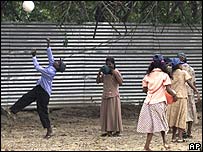 श्रीलंका के राजनीतिक संकट से अनजान तमिल बच्चे