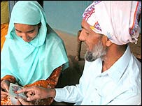 تاج محمد نے بتایا کے سفر پر دس ہزار روپیہ خرچ ہوگا جو بہت زیادہ ہے 