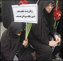 تجمع در اعتراض به بی حجابی در تهران - عکس از خبرگزاری فارس