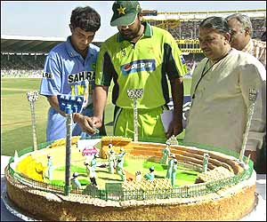 केक काटा