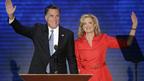 Ông bà Romney tay trong tay tại đại hội