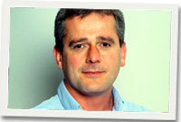 Huw Chiswell, un o berfformwyr y noson. Llun gan S4C. 