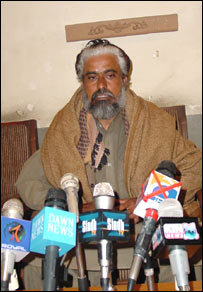  ریاض مینگل پریس کانفرنس کے دوران