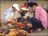 Người mua bán gà