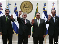 Os presidentes Manuel Zelaya (Honduras), Luiz Inácio Lula da Silva, Tony Saca (El Salvador) e Alvaro Colom (Guatemala) em San Salvador