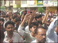 شہر کے تمام کاروباری مرکز اور  نجی اداروں میں کاروبار زندگی صبح سے مکمل طور معطل رہا ۔