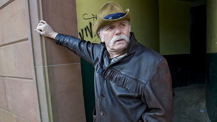 Tam White as Jimmy's dad, Kid Mullen