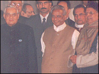 प्रधानमंत्री वाजपेयी के साथ कल्याण सिंह