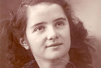 Eleanor Roberts yn ei harddegau