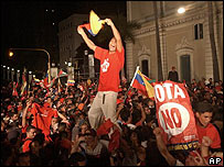 Chavez taraftarlarının başkentteki kutlamaları