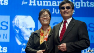 陈光诚与妻子袁伟静在华盛顿兰托斯人权奖颁奖仪式开始前留影(29/1/2013)