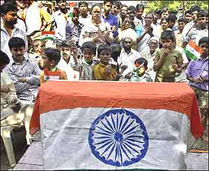 भारत में ऐसे नज़ारे कई जगह दिखे