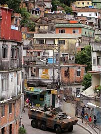 Rio de Janeiro'da bir gecekondu mahallesi