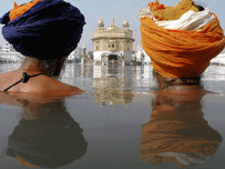 Devotees by the Golden Temple in Panjab