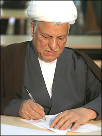 Hashemi Rafsanjani é favorito às eleições presidenciais, que acontecem nesta sexta-feira