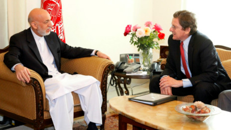 مارک گروسمن و حامد کرزی، عکس از وبسایت دفتر رئیس جمهوری افغانستان