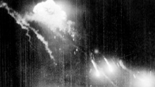 Máy bay B52 rơi trên bầu trời Hà Nội