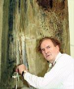 Ifor Davies, Penarth, enillydd Medal Aur Celf a chreft