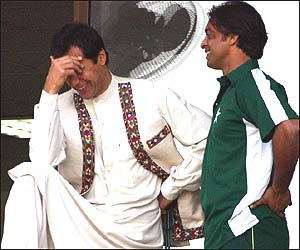 मैच शुरू होने से पहले इमरान ने शोएब को कुछ नुस्ख़े दिए