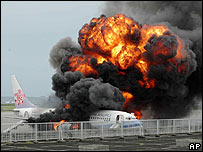 avião em chamas no Japão