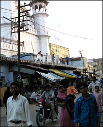 अलीगढ़ का संवेदनशील अपरकोट इलाक़ा