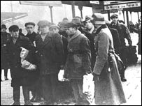 انتقال يهوديان به اردوگاه های مرگ آلمان