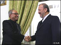 منوچهر متكی، وزير خارجه ايران و پرناب موكرجی، وزير خارجه‌ هند 