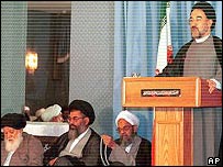 Danışma Meclisi'nin bir oturumunda Hatemi konuşma yapıyor